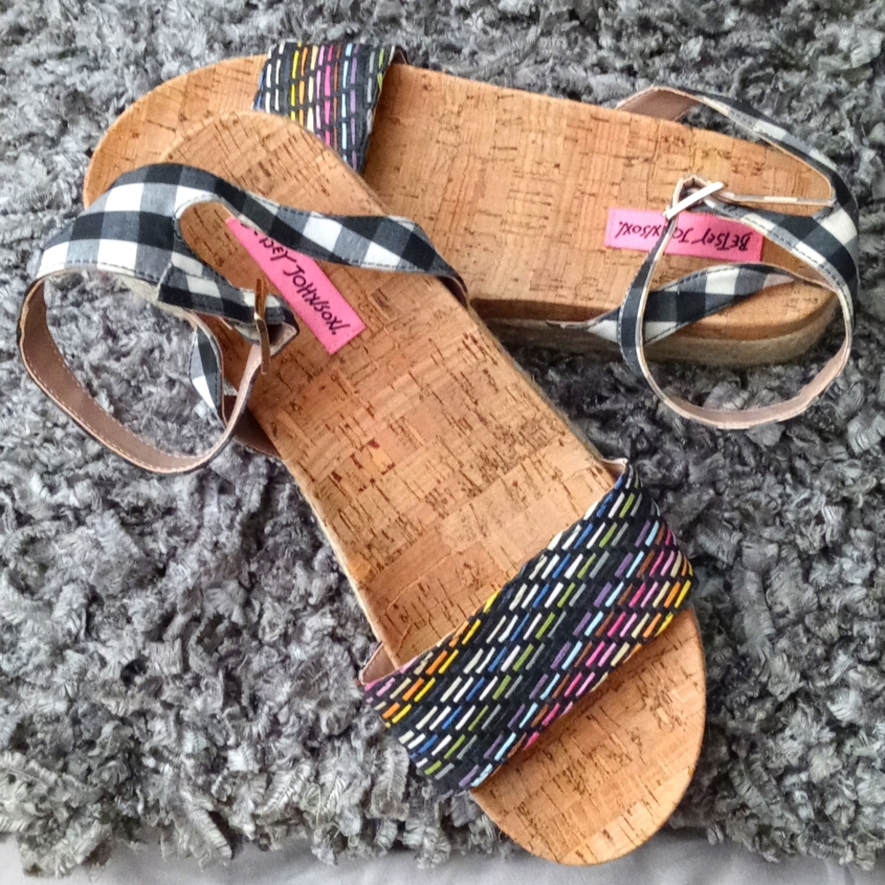 💋BETSEY JOHNSON💋 Thelma woven platform sandals